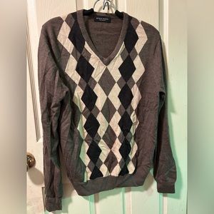 Neiman Marcus Exclusive Argyle V-Neck Cashmere Sweater - Medium